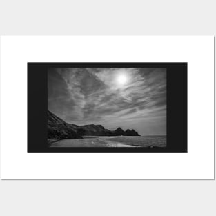 The iconic Three Cliffs Bay on Gower, Wales in black and white Posters and Art